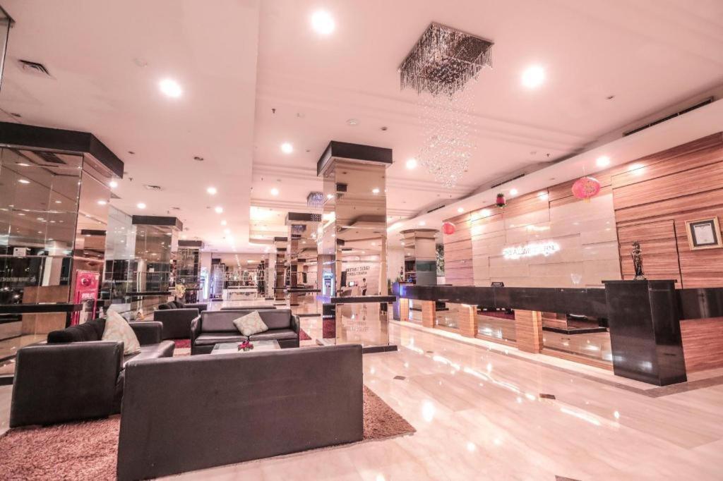 Great Western Hotel & Resort Serpong - Tangerang Exterior foto